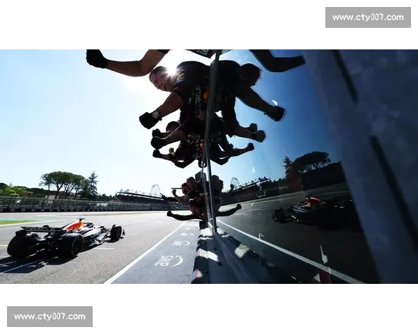 墨西哥站乱战:诺里斯登顶,维斯塔潘第三,皮亚斯特里惜败 墨西哥站乱战:诺里斯登顶,维斯塔潘第三,皮亚斯特里惜败