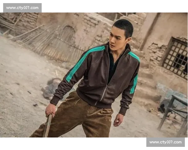 李昀锐寸头亮相:射箭钉靶心,帅得很有底气 李昀锐寸头亮相:射箭钉靶心,帅得很有底气