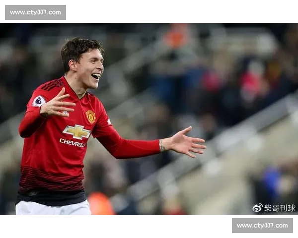 红烧海鸥!曼联三连胜入欧冠区,这封情书滚烫 红烧海鸥!曼联三连胜入欧冠区,这封情书滚烫